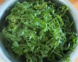 Foto langkah ke 1 dari resep Tumis sayur pakis simple.