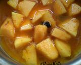 A picture of step 4 of Muskmelon curry.