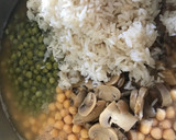 Foto del paso 2 de la receta: Sopa-guiso de garbanzos arvejas y champiñones