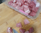 Foto del paso 1 de la receta: Estofado de cerdo con patata, boniato y setas