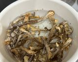 Hình bước làm 1 của món Nấm Lộc Nhung Xào Cần Tây Chay
