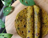 A picture of step 4 of Palak-methi rolls.