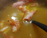Foto del paso 1 de la receta: Salmón en salsa de naranja y marisco