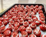 Foto langkah ke 4 dari resep Crumbl red velvet ball cookies.