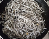 Foto del paso 1 de la receta: Ensalada templada de gulas