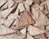 Une image de l'étape 1 de Crème de feta inspiration Grèce et ses chips de wraps maison.