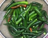 A picture of step 1 of How to save green chillies.