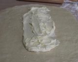 Foto del paso 5 de la receta: Medialunas de manteca hojaldrada