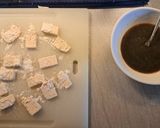 Foto del passaggio 3 della ricetta Tofu glassato alla soia