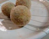 A picture of step 2 of Potato scotch eggs.