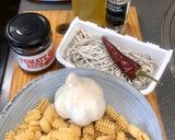 Foto del paso 1 de la receta: Pasta con gulas y tomate seco