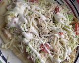 A picture of step 7 of Grilled Chicken Bacon Ranch salad pizza.