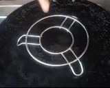 A picture of step 4 of Oreo biscuit cake.
