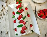 Foto del passaggio 8 della ricetta Rotolo di panna e fragole