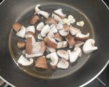 Foto del paso 2 de la receta: Calamares, setas shiitake al ajillo y langostinos