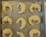 Foto del paso 4 de la receta: Medialunas de manteca🤤🥐