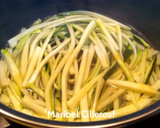Foto del paso 1 de la receta: Tallarines de calabacín