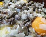 Foto del paso 6 de la receta: Cazuela de habas y huevos con foie