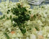 Foto del paso 3 de la receta: Ensalada fría y ligera de aguacate 🥑, gambas 🦐 y requesón 🧀