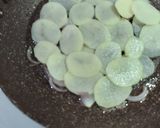 A picture of step 1 of Spinach Frittata with green chutney.