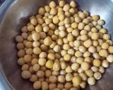 A picture of step 2 of Bengali street-style Ghugni chaat with special moshla.
