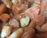 Foto del paso 3 de la receta: Tartar de salmón y langostinos en bol