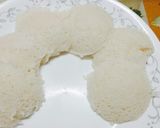 A picture of step 2 of Schezwan Rava Idli.