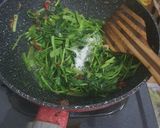 Foto langkah ke 4 dari resep Oseng kangkung.
