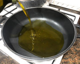 Foto del paso 3 de la receta: Paletilla de cordero al horno con cabeza de ajos y patata al horno