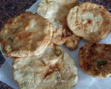 Foto del paso 4 de la receta Tortitas fritas de harina y aceitunas, sin huevo