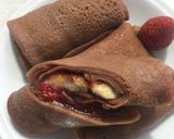 Foto langkah ke 4 dari resep Dadar gulung pisang coklat strawberry.