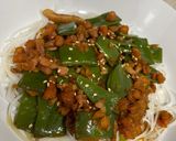 Foto del paso 6 de la receta Fideos de arroz con judías verdes, zanahoria y bacon FODMAP