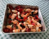 Une image de l'étape 10 de Salade de crevettes sauvages aux tomates, coriandre et citron.