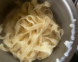 A picture of step 3 of Fettuccine Alfredo.