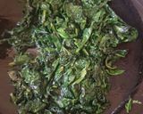Foto del paso 3 de la receta: Espinacas salteadas en aceite de oliva