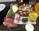 Foto del paso 1 de la receta: Setas ostra con espárragos y jamón