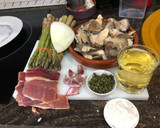 Foto del paso 1 de la receta: Setas ostra con espárragos y jamón
