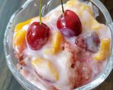 A picture of step 6 of Strawberry Custard Trifle Pudding.