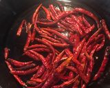 Foto del paso 2 de la receta: Salsa de aceite y chile de árbol