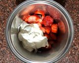 A picture of step 2 of STRAWBERRY LASSI 🍓.
