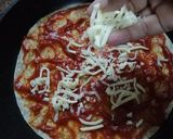 Gambar langkah 1 resipi 🇮🇹 Pizza Sosej Cheese Simple.