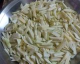 A picture of step 2 of Heeng karie pickle.