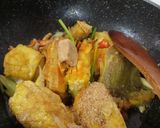 Foto langkah ke 6 dari resep Ikan pari masak kuning daun seledri.
