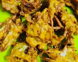 A picture of step 4 of Cabbage pakoda fritters.