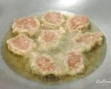 รูปขั้นตอนการทำที่ 5 ของ หมูก้อนทอดกระเทียมพริกไทย