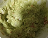Foto del paso 3 de la receta: Aguacates rellenos de Marisco