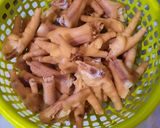 Hình bước làm 2 của món Chân gà kho nước tương