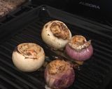 Foto del paso 2 de la receta: Pescado y langostinos en cebolla