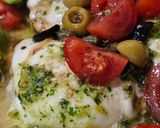 Foto del paso 7 de la receta: Pollo con pesto de rúcula y ensalada de cherry