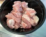 Une image de l'étape 3 de Porc à l'ananas, prune et gingembre.